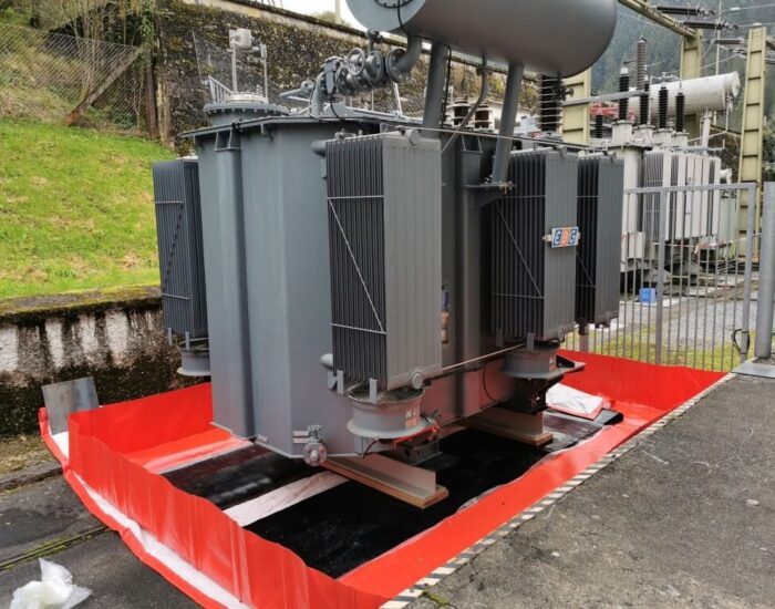 TRFLEX ECO installe en exterieur sous un transformateur KOLEKTOR ETRA avec bandes de roulement