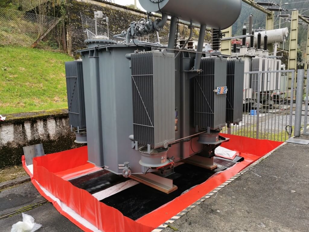 TRFLEX ECO installe en exterieur sous un transformateur KOLEKTOR ETRA avec bandes de roulement